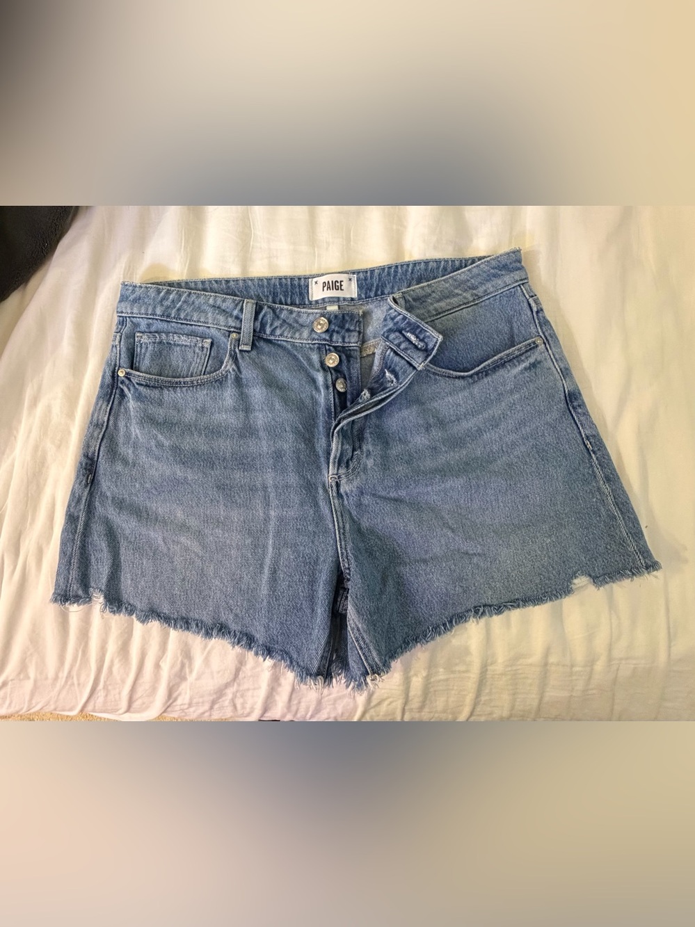 PAIGE Like New Noelle Denim Cutoff Shorts Size 32